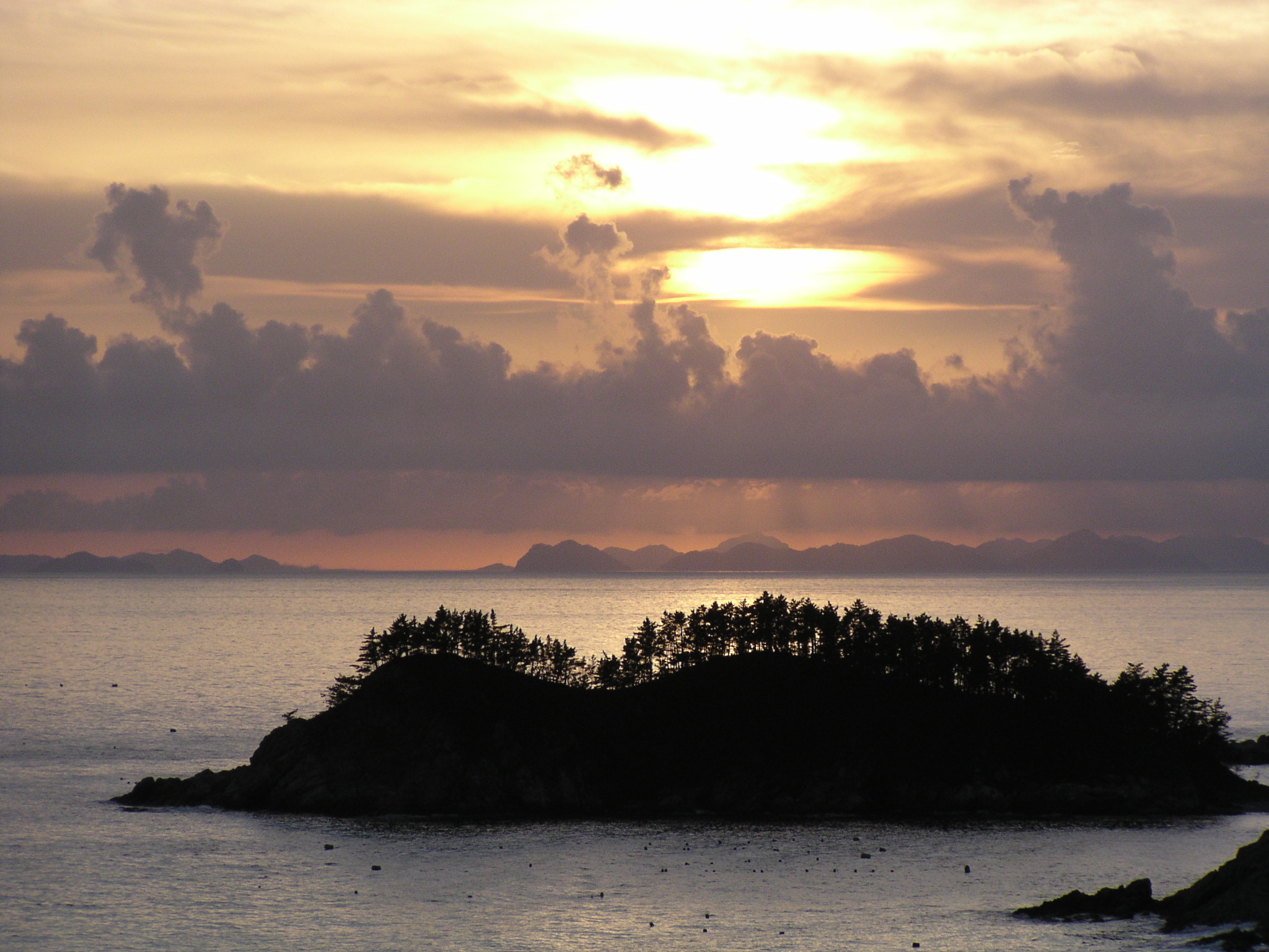 망끝전망대의 낙조(왼쪽에 보이는섬이 추자도).jpg