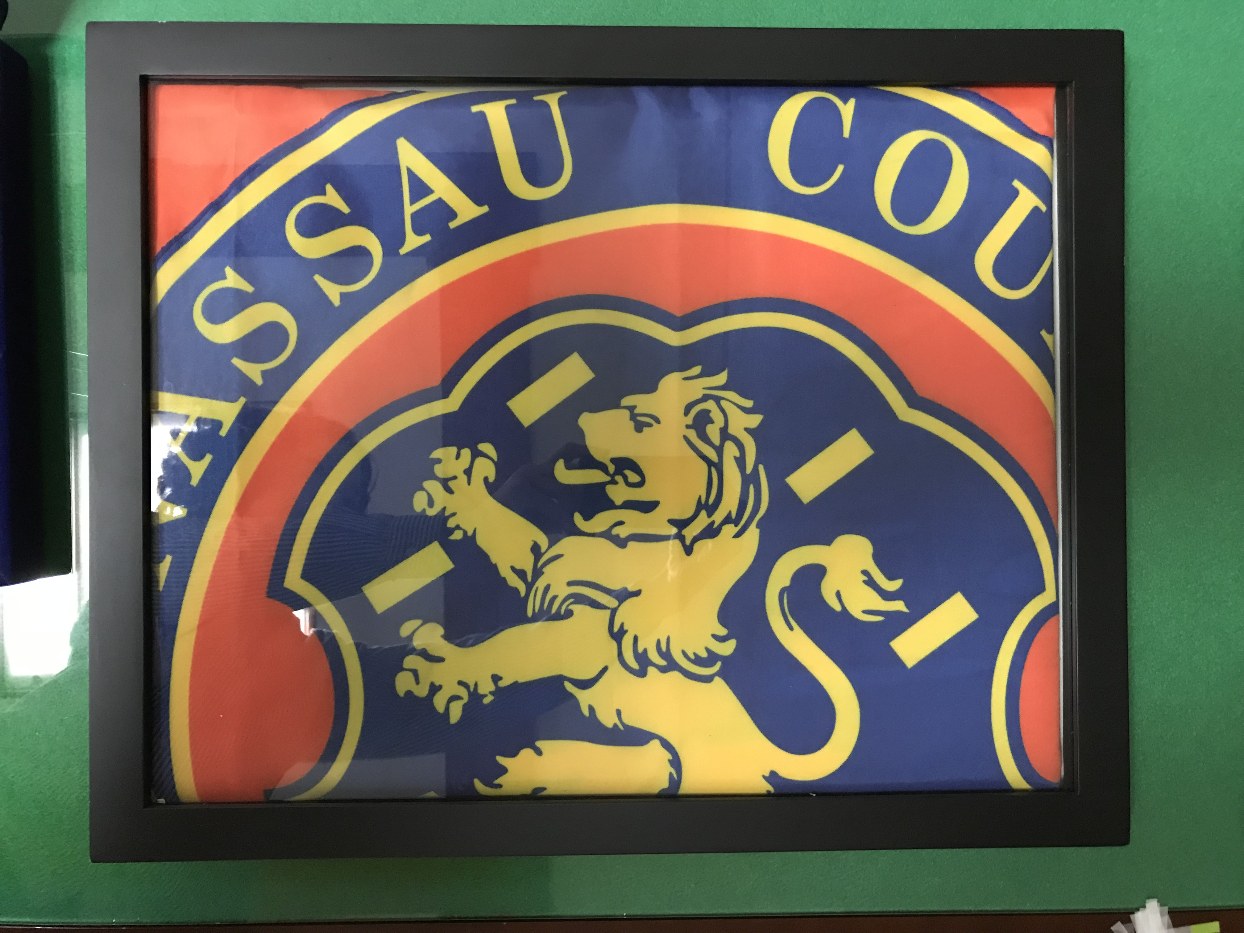 제목 : Nassau County(나소카운티)-깃발
 생산년도 : 2015-11-20
 구분 : 공공기록물
 소장처 : 완도군
 정보 : 나소카운티로부터 공포패(Citation) - 깃발(상자 패키징)
